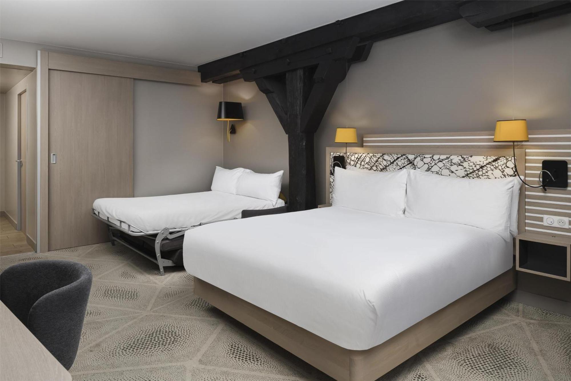Deluxe Kamer met Queensize Bed en Slaapbank